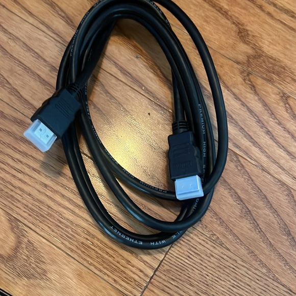 APPLE TV 2nd Generation + HDMI CORD + 2 REMOTES (1 NWT + 1 USED) - Picture 4 of 4